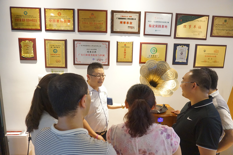 水蜜桃视频在线免费化工展厅荣誉墙