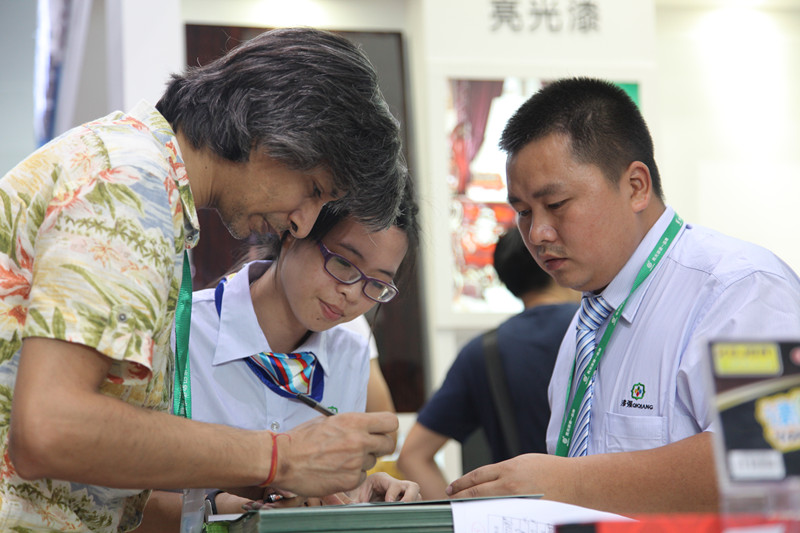 水蜜桃视频在线免费化工蜜桃AV免费进入入口厂在广博会接待浙江客户场面